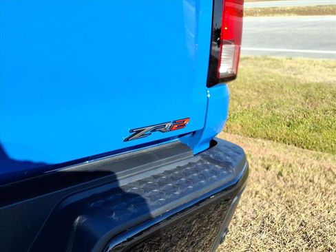 Used 2025 Chevrolet Colorado ZR2 w/ Technology Package image 6