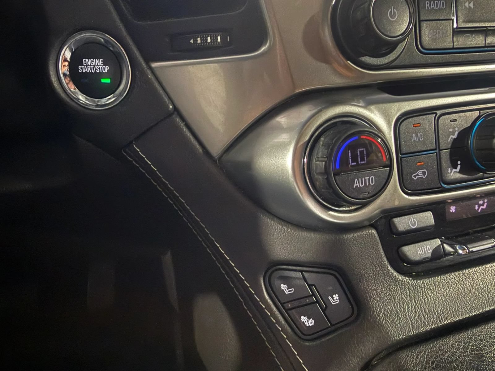 Used 2019 Chevrolet Suburban Premier w/ Premier Plus Edition AWD/4WD image 40