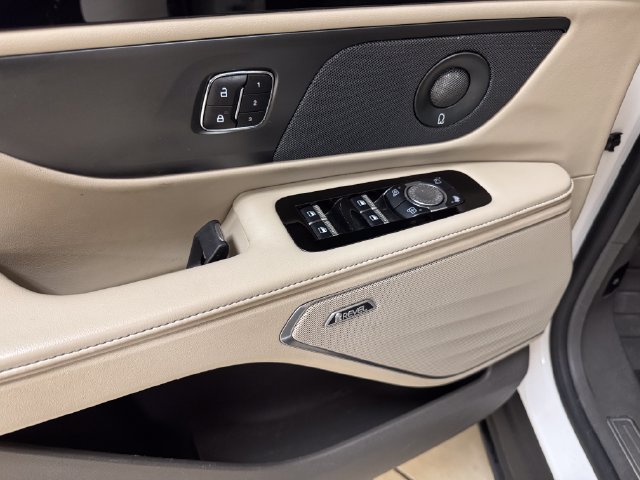 Used 2024 Lincoln Nautilus Premier w/ Equipment Group 102A AWD/4WD image 7
