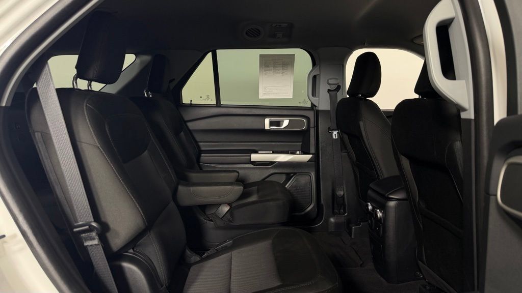 Used 2023 Ford Explorer XLT AWD/4WD image 30
