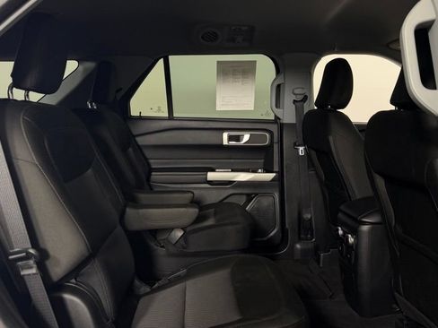 Used 2023 Ford Explorer XLT AWD/4WD image 30