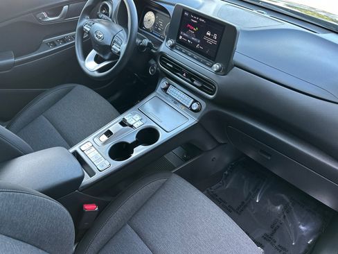 Used 2023 Hyundai Kona SE image 16