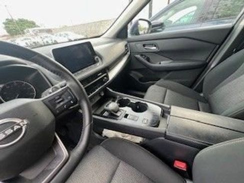 Used 2025 Nissan Rogue SV image 15