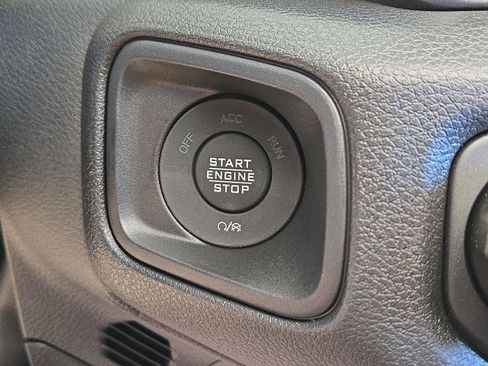 Used 2025 Jeep Wrangler Sport S image 32