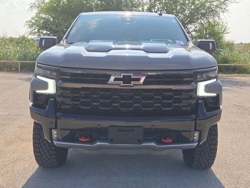 Used 2025 Chevrolet Silverado 1500 ZR2 w/ Technology Package AWD/4WD image 8