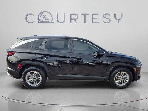 Used 2025 Hyundai Tucson SE FWD image 8