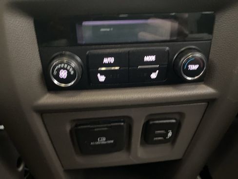 Used 2019 Chevrolet Traverse Premier image 28