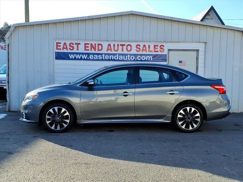 Used 2019 Nissan Sentra SR image 2