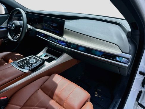 Certified 2024 BMW 760i xDrive w/ Premium Package 2 AWD/4WD image 30