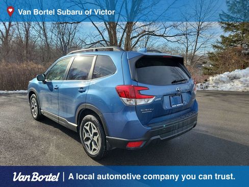 Used 2021 Subaru Forester Premium image 3