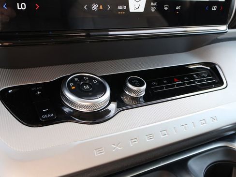Certified 2025 Ford Expedition Active AWD/4WD image 38