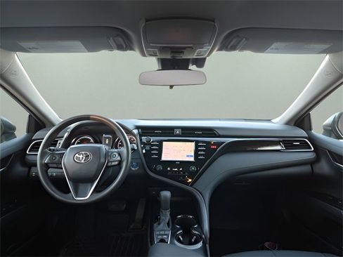 Used 2020 Toyota Camry LE image 10
