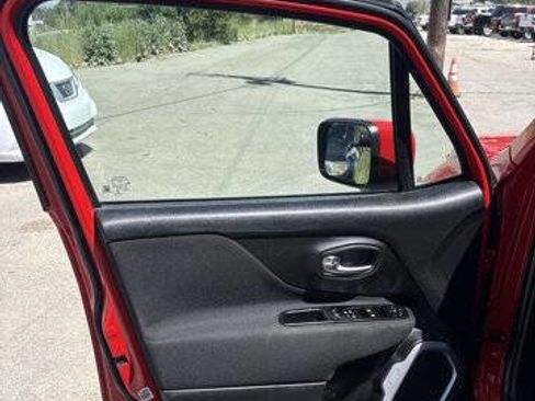 Used 2021 Jeep Renegade Latitude AWD/4WD image 18