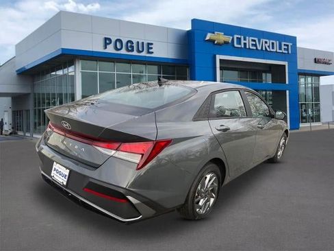 Used 2024 Hyundai Elantra SEL image 2