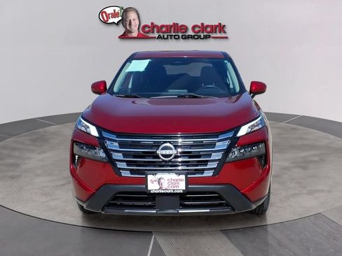Used 2024 Nissan Rogue SV FWD image 8