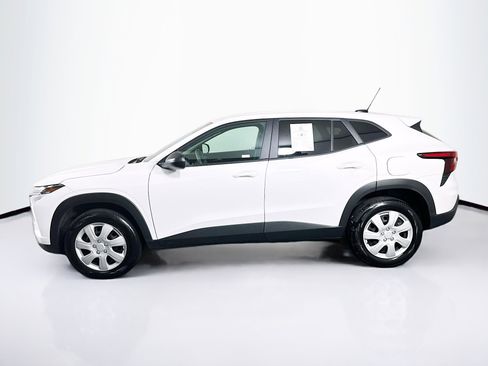 Used 2025 Chevrolet Trax LS image 4
