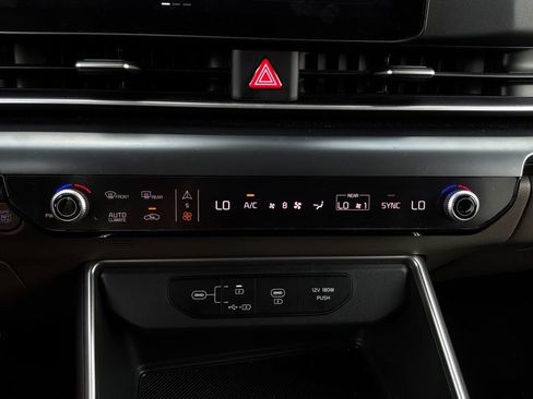 Used 2026 Kia Carnival FWD image 29
