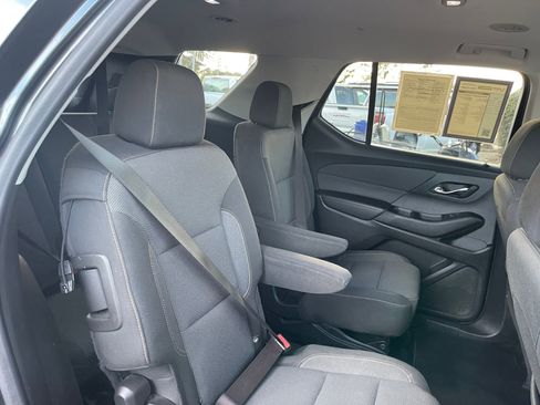 Used 2020 Chevrolet Traverse LT image 25