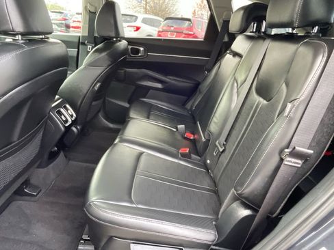 Used 2024 Kia Sorento S image 22