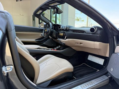 Used 2019 Ferrari Portofino RWD image 36