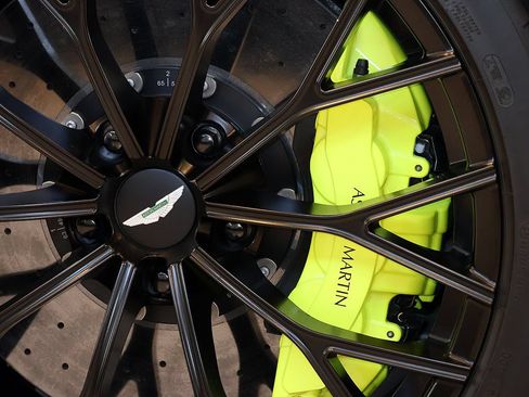 Used 2023 Aston Martin V12 Vantage RWD image 33