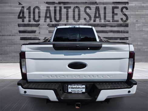 Used 2017 Ford F250 Lariat w/ Lariat Value Package AWD/4WD image 4