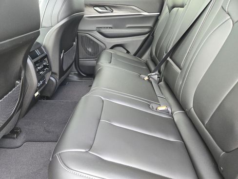 New 2025 Jeep Grand Cherokee Limited w/ Black Appearance Package image 21