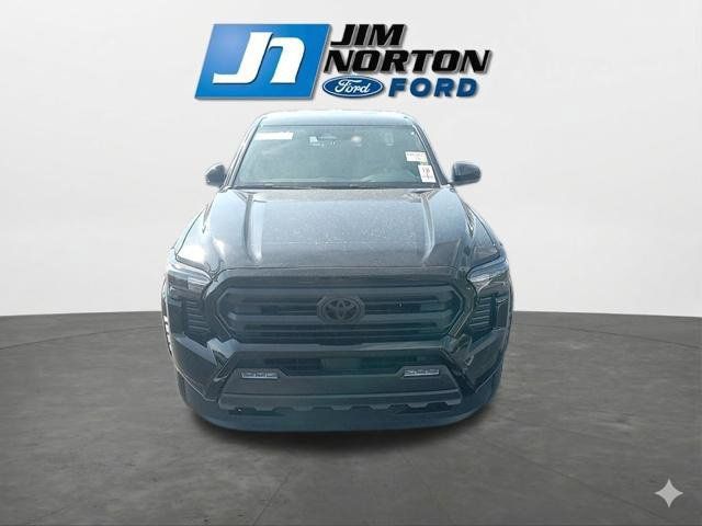 Used 2025 Toyota Tacoma SR5 AWD/4WD image 3