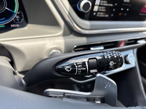 Certified 2023 Hyundai Sonata Limited FWD image 29
