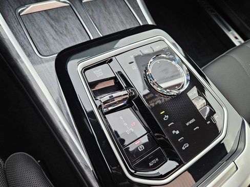 Certified 2025 BMW 760i xDrive image 14