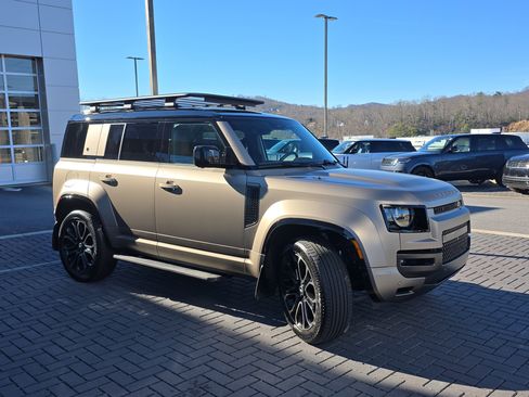 Certified 2025 Land Rover Defender 110 image 3