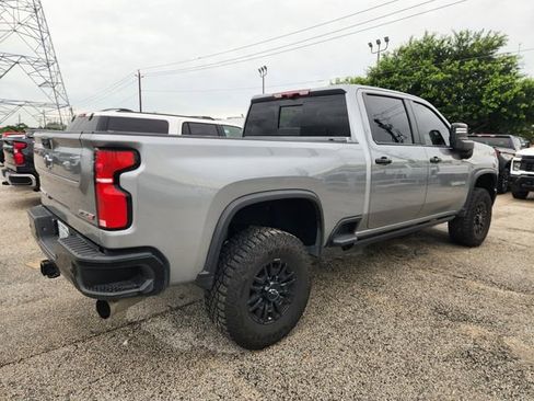 Used 2025 Chevrolet Silverado 2500 ZR2 w/ Technology Package AWD/4WD image 5