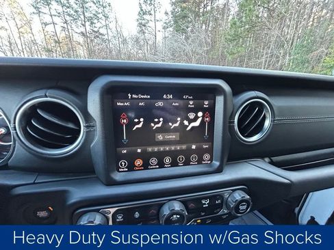 Used 2020 Jeep Wrangler Unlimited Sahara image 35