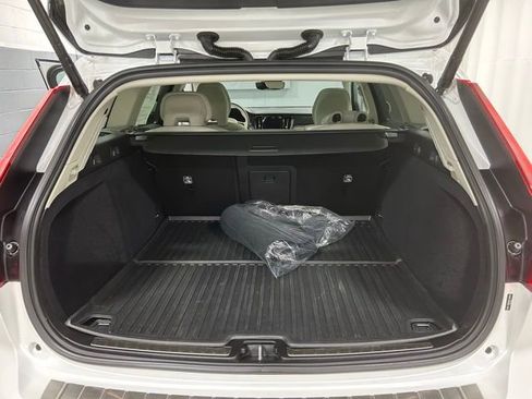 Used 2025 Volvo V60 B5 Cross Country Plus w/ Protection Package Premier AWD/4WD image 6