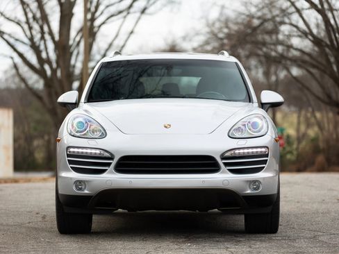 Used 2011 Porsche Cayenne Sport Utility 4D image 3