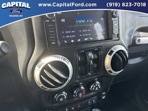 Used 2017 Jeep Wrangler Unlimited Sahara w/ Connectivity Group AWD/4WD image 26