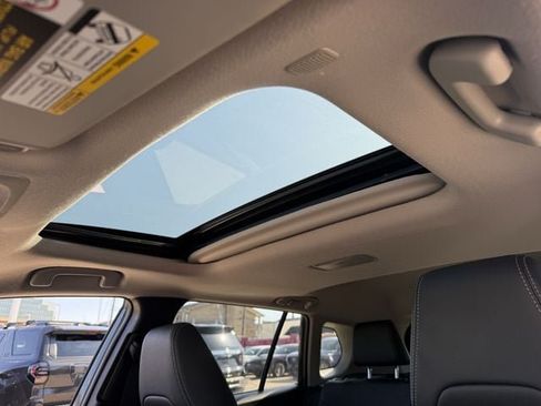 Used 2022 Toyota Corolla Cross XLE w/ Convenience Package AWD/4WD image 25