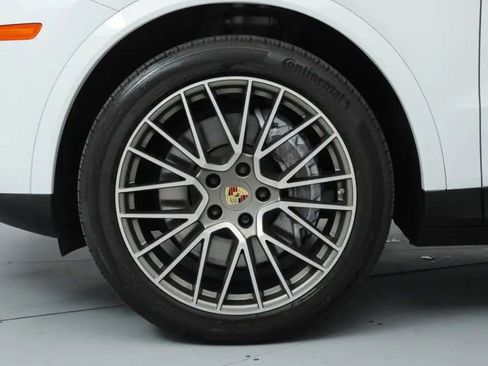 Certified 2023 Porsche Cayenne Coupe image 15