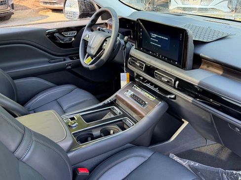 New 2026 Lincoln Aviator Reserve AWD/4WD image 8
