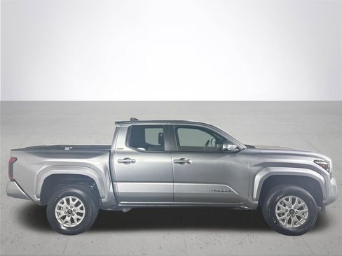 Used 2025 Toyota Tacoma SR5 image 5