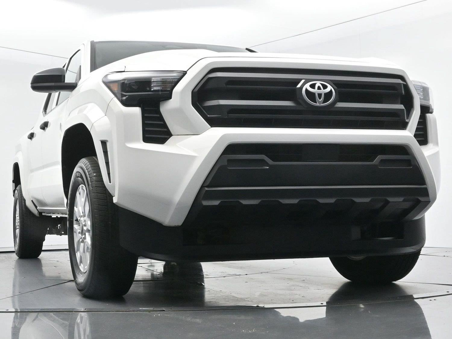 Used 2024 Toyota Tacoma SR AWD/4WD image 46