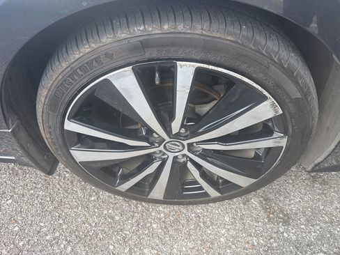 Certified 2020 Nissan Altima 2.5 Platinum FWD image 2