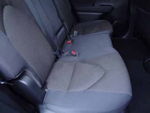 Used 2023 Toyota Highlander LE image 12