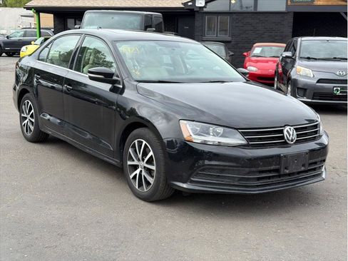 Used 2017 Volkswagen Jetta SE FWD image 3