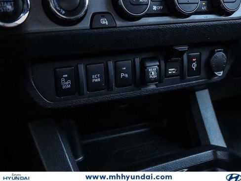 Used 2022 Toyota Tacoma TRD Off-Road w/ Technology Package AWD/4WD image 23