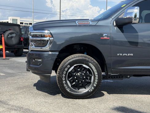 Used 2025 RAM 2500 Laramie AWD/4WD image 10