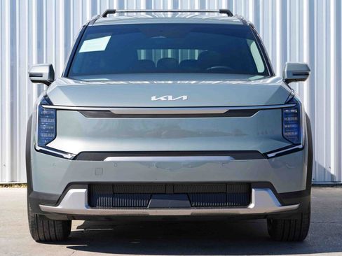 Used 2024 Kia EV9 Wind image 6