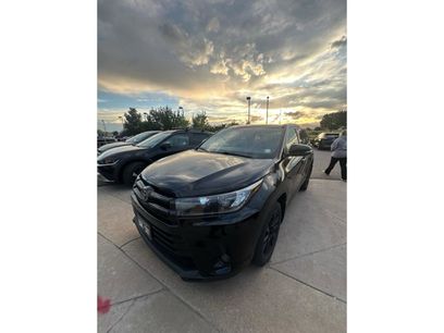 Used 2019 Toyota Highlander SE
