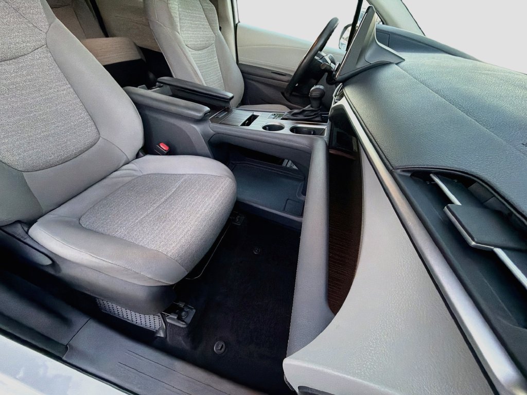 Used 2022 Toyota Sienna LE w/ LE Plus Package AWD/4WD image 14