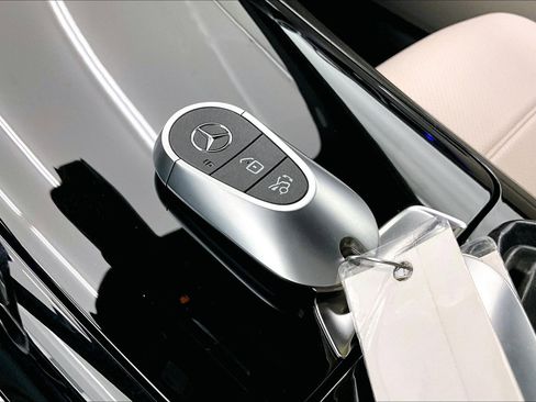 Certified 2023 Mercedes-Benz GLC 300 image 12